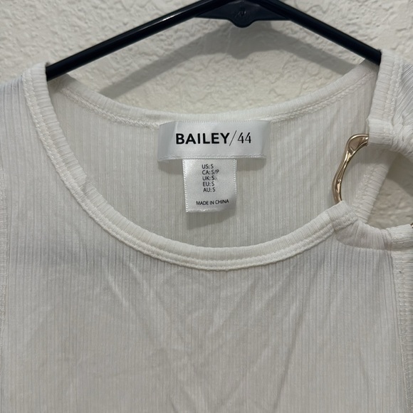 Bailey 44 White Ribbed Sleeveless Top with Ring Accent - Size Small - Picture 5 of 6